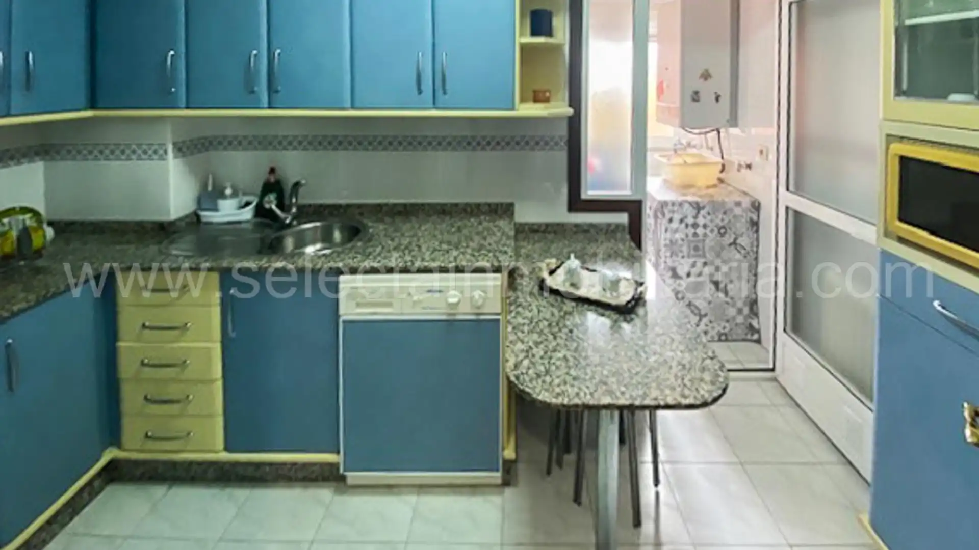 Kitchen of Flat for rent in Pontevedra Capital   with Heating, Parquet flooring and Furnished