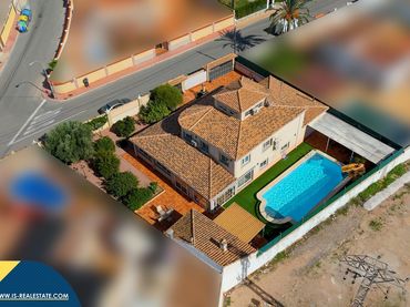 Villa avec piscine à vendre à Zona Carrefour - Urbanizaciones