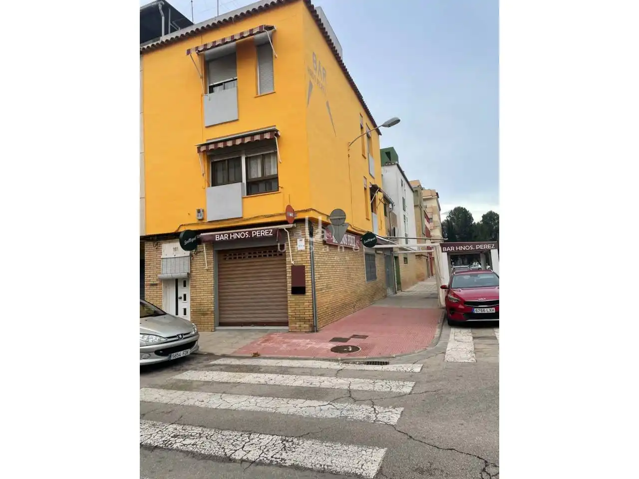 Vista exterior de Casa o xalet en venda en Alzira amb Aire condicionat, Terrassa i Moblat