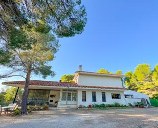 Vista exterior de Casa o xalet en venda en L'Ametlla de Mar  amb Aire condicionat, Calefacció i Jardí privat