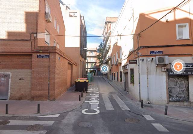 Piso en Venta en Calle de la Alfalfa en Valdeacederas