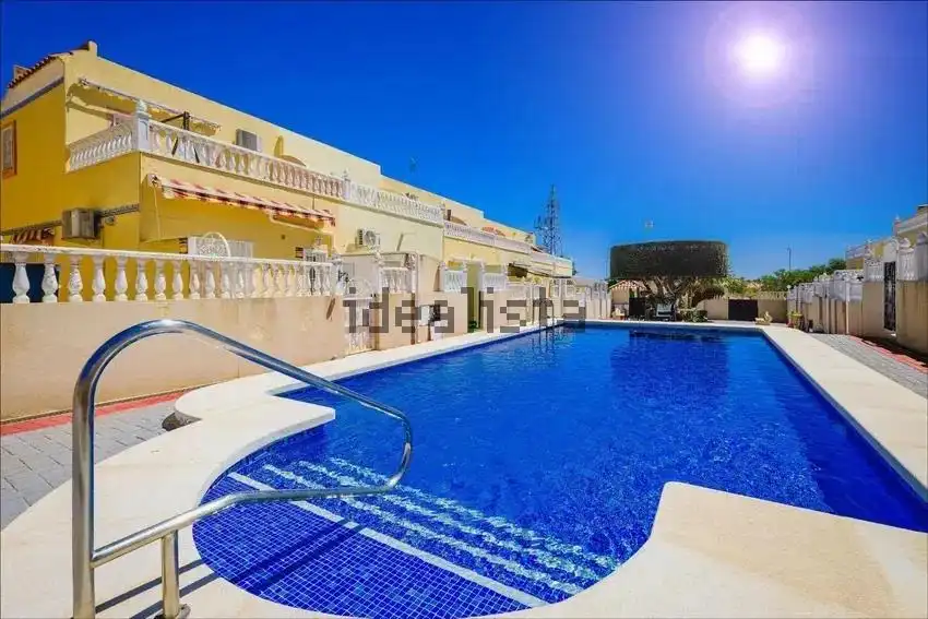 Duplex with terrace for sale in Calle Carolinas