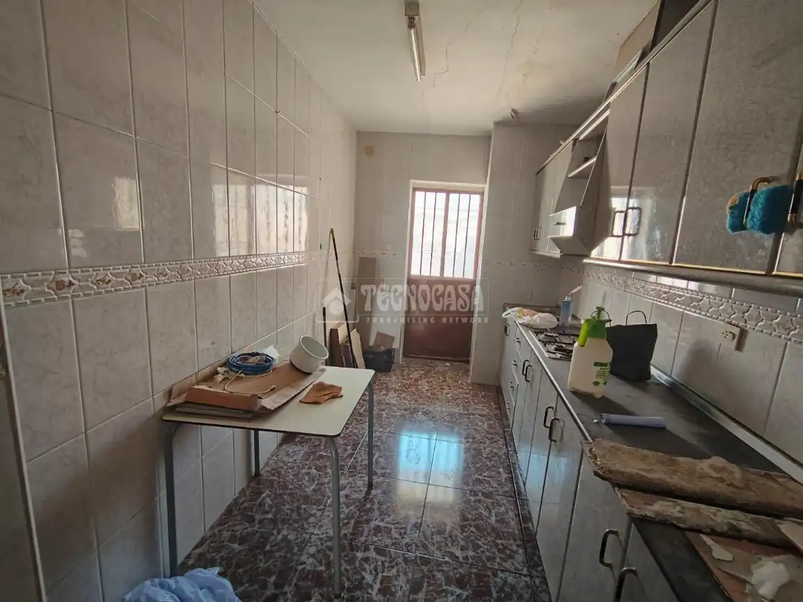 Cuina de Casa adosada en venda en Mengíbar amb Terrassa