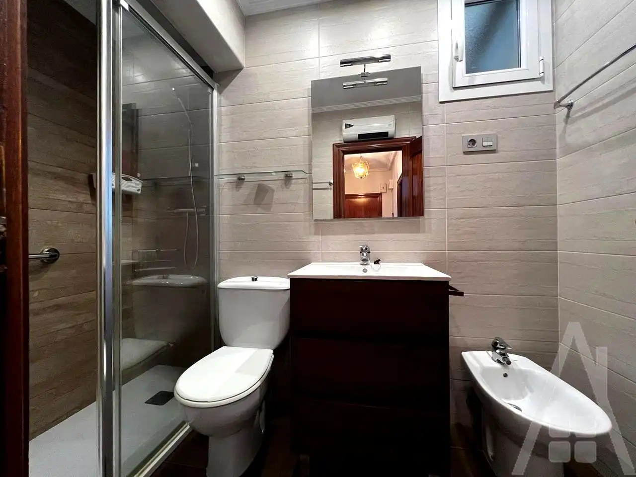 Baño de Piso en venta en Etxebarri con Parquet, Terraza y Amueblado