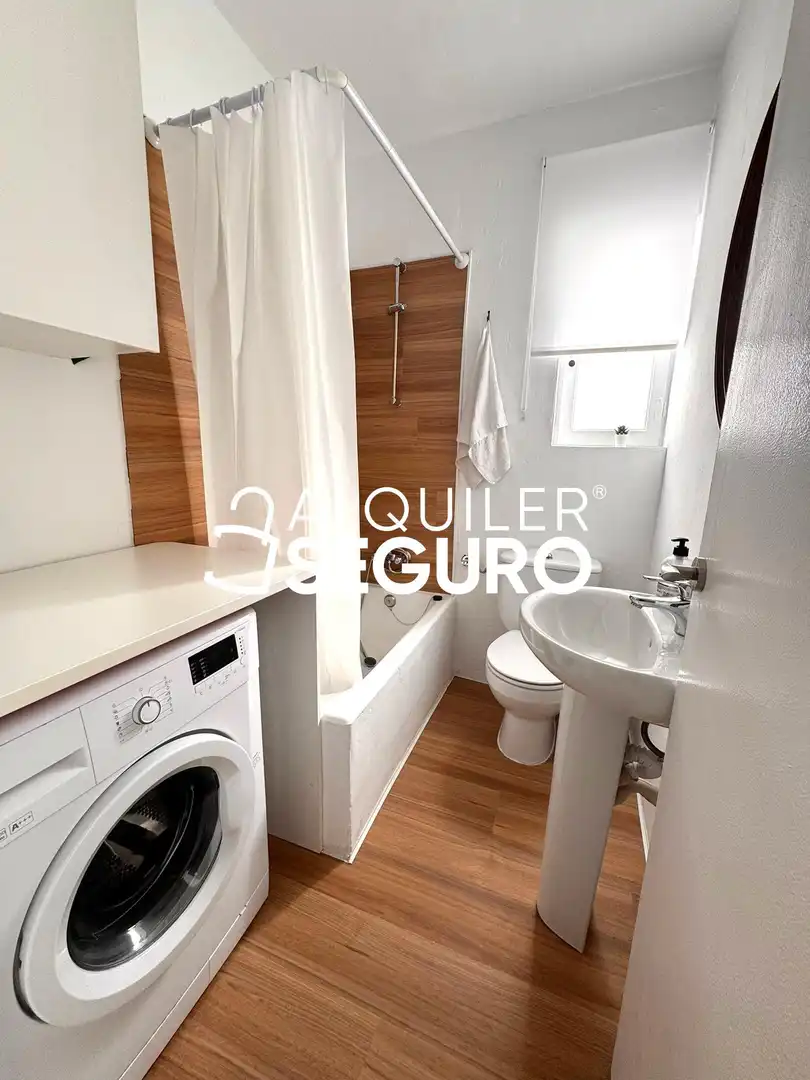 Baño de Piso de alquiler en Béjar con Aire acondicionado, Calefacción y Terraza