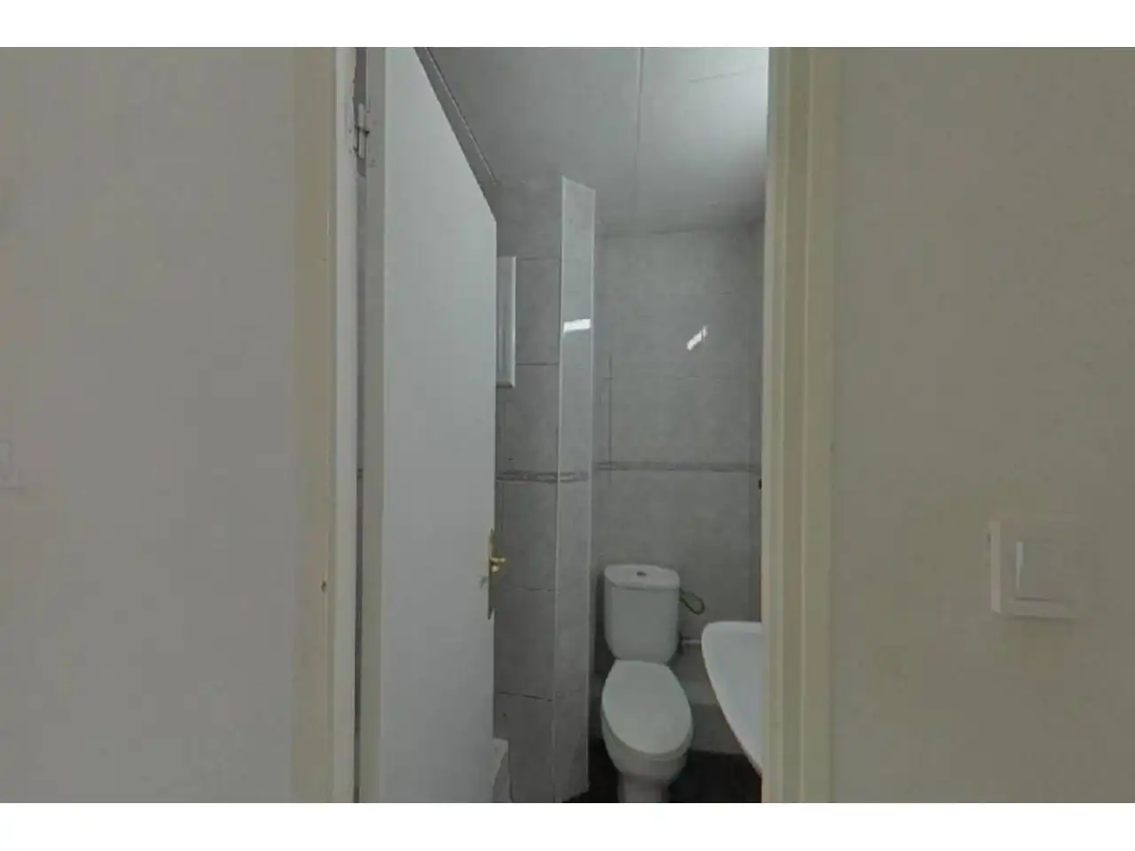Badezimmer von Wohnung zum Verkauf in Sabadell mit Balkon