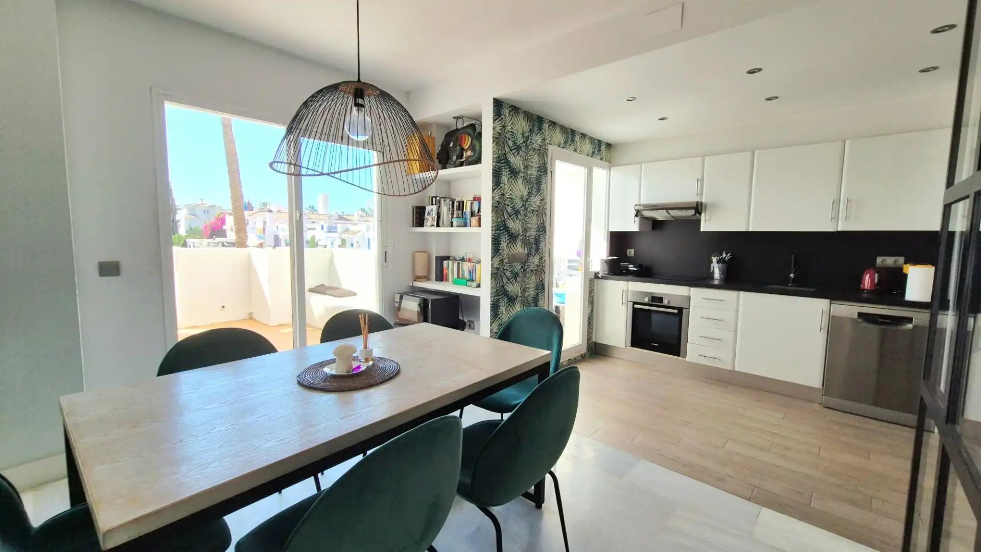 Menjador de Apartament en venda en Nueva Andalucía