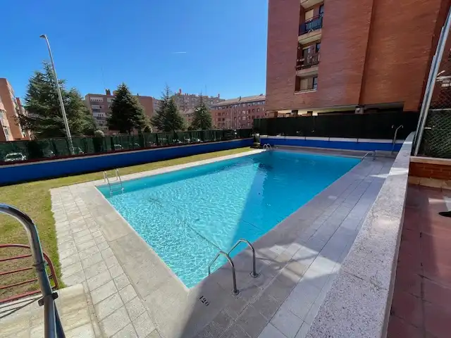 Piscina de Pis en venda en Valladolid amb Calefacció, Jardí privat i Parquet