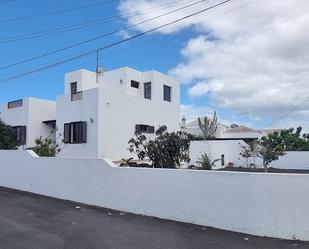 Vista exterior de Casa o xalet en venda en Teguise amb Jardí privat, Terrassa i Balcó