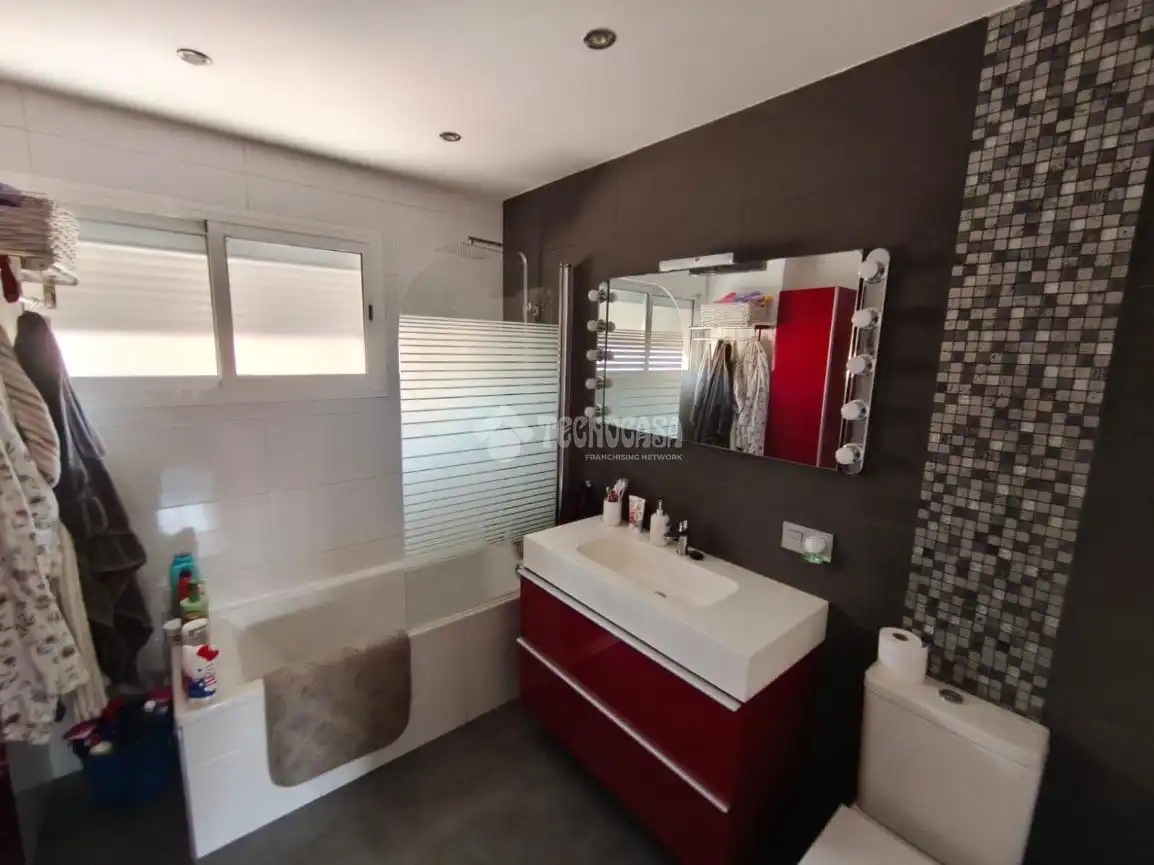 Baño de Piso en venta en Huelva con Aire acondicionado y Balcón