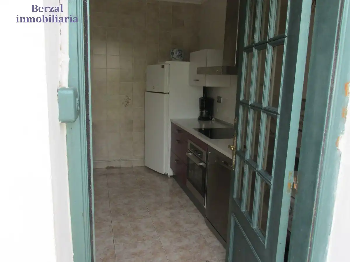 Cuina de Casa o xalet en venda en  Logroño amb Calefacció, Jardí privat i Terrassa