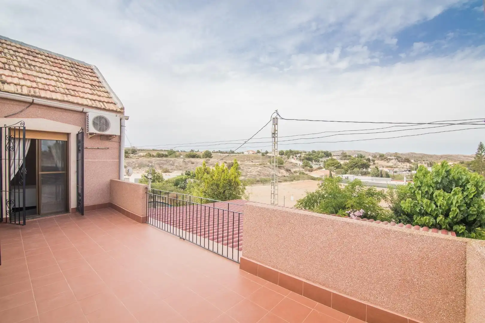 Terrasse von Haus oder Chalet zum Verkauf in Elche / Elx mit Klimaanlage, Privatgarten und Terrasse
