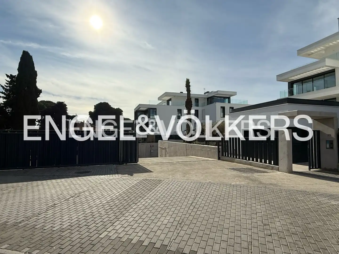 Vista exterior de Pis en venda en El Puerto de Santa María amb Aire condicionat, Calefacció i Jardí privat