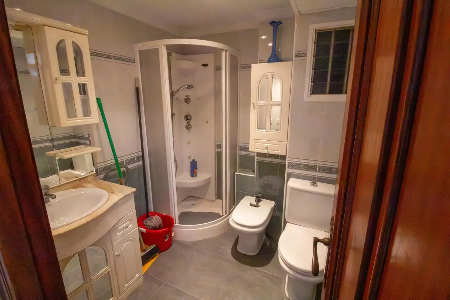 Bathroom of Flat for rent in Valencia  with Air Conditioner and Furnished