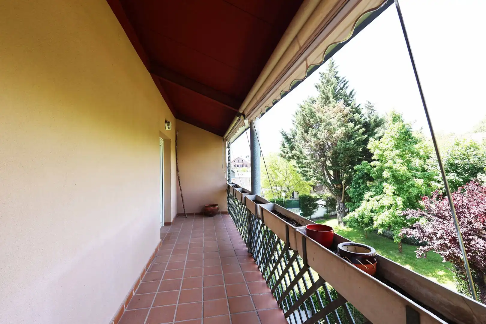 Terraza de Dúplex en venta en San Lorenzo de El Escorial con Calefacción, Terraza y Piscina comunitaria