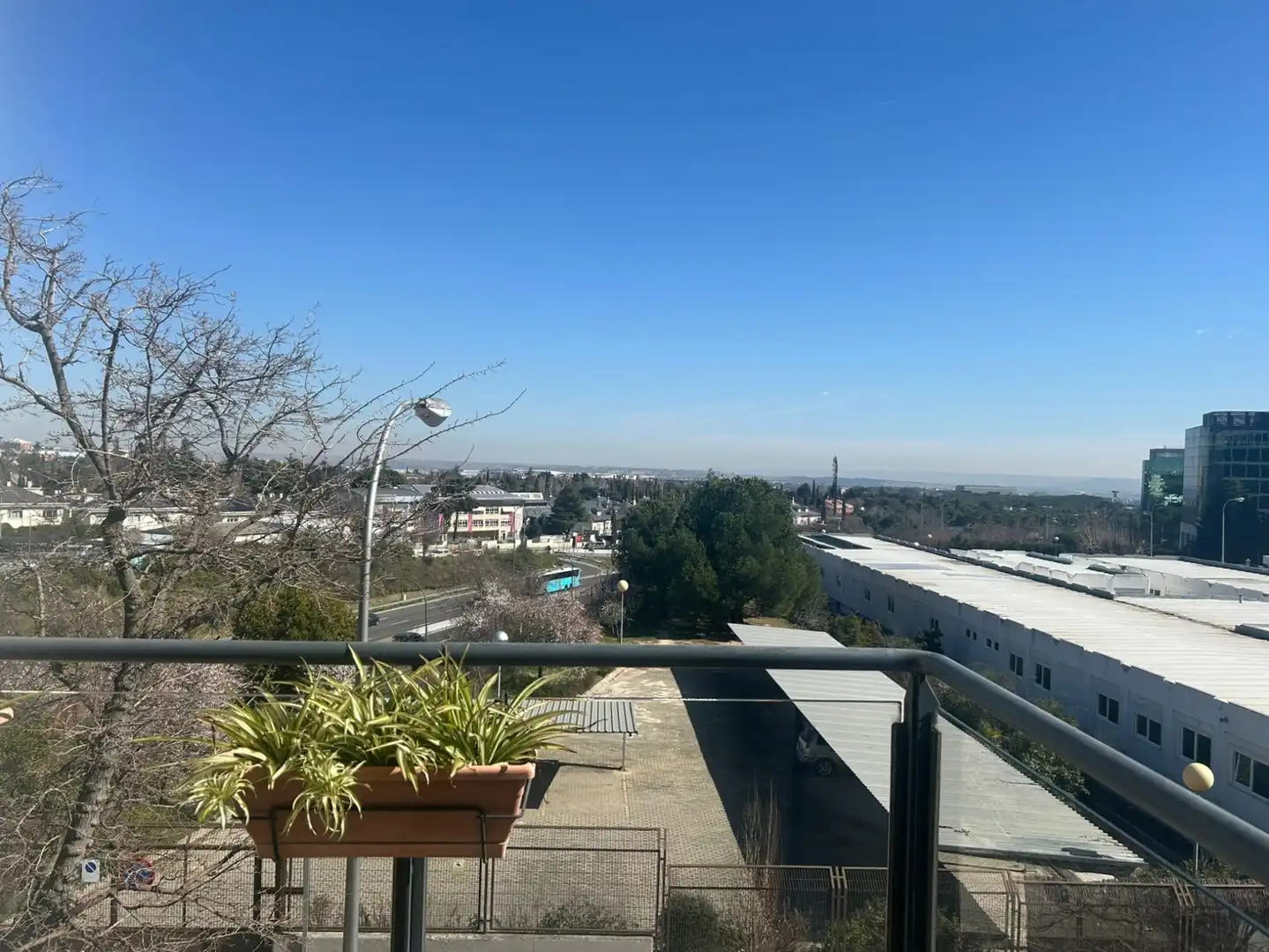 Vista exterior de Apartament de lloguer en Madrid amb Calefacció, Jardí privat i Terrassa