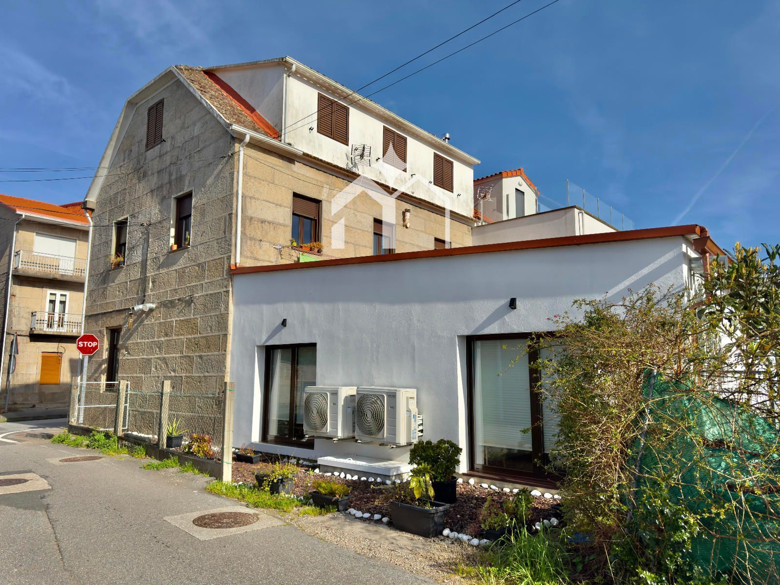 Vista exterior de Casa adosada en venta en Vilaboa con Calefacción, Terraza y Amueblado