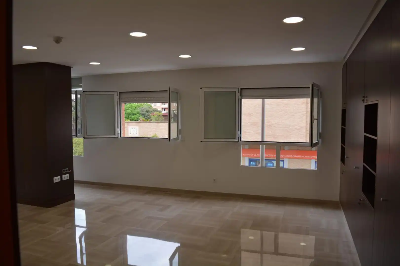 Oficina de alquiler en Barrio de Benicalap