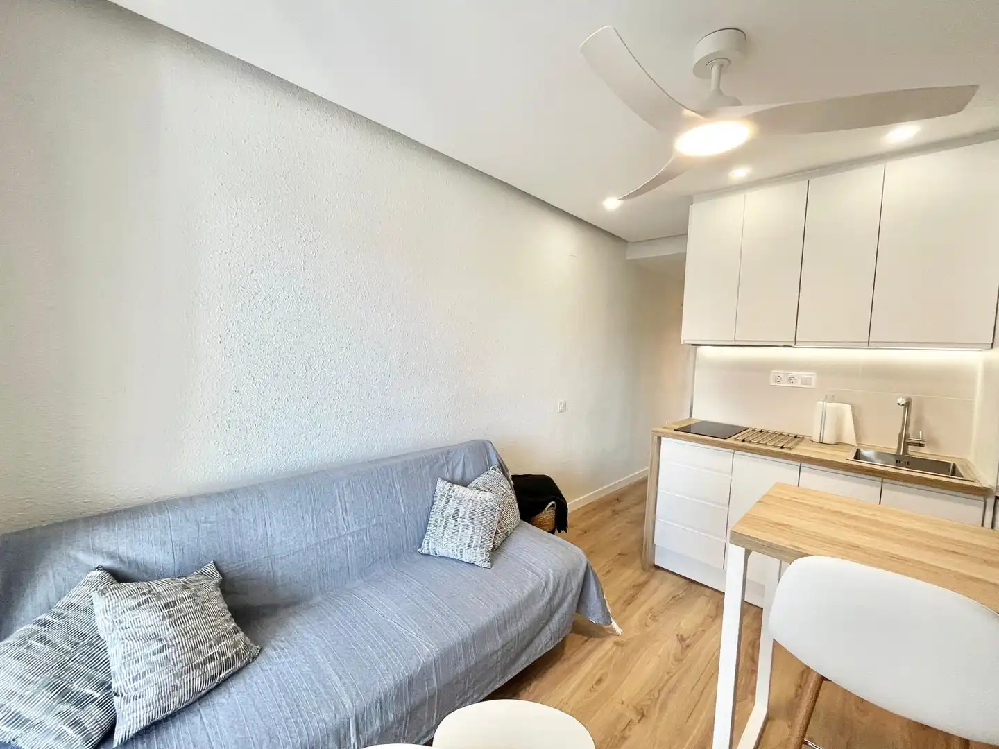 Sala d'estar de Apartament de lloguer en Torrevieja amb Calefacció, Moblat i Rentadora