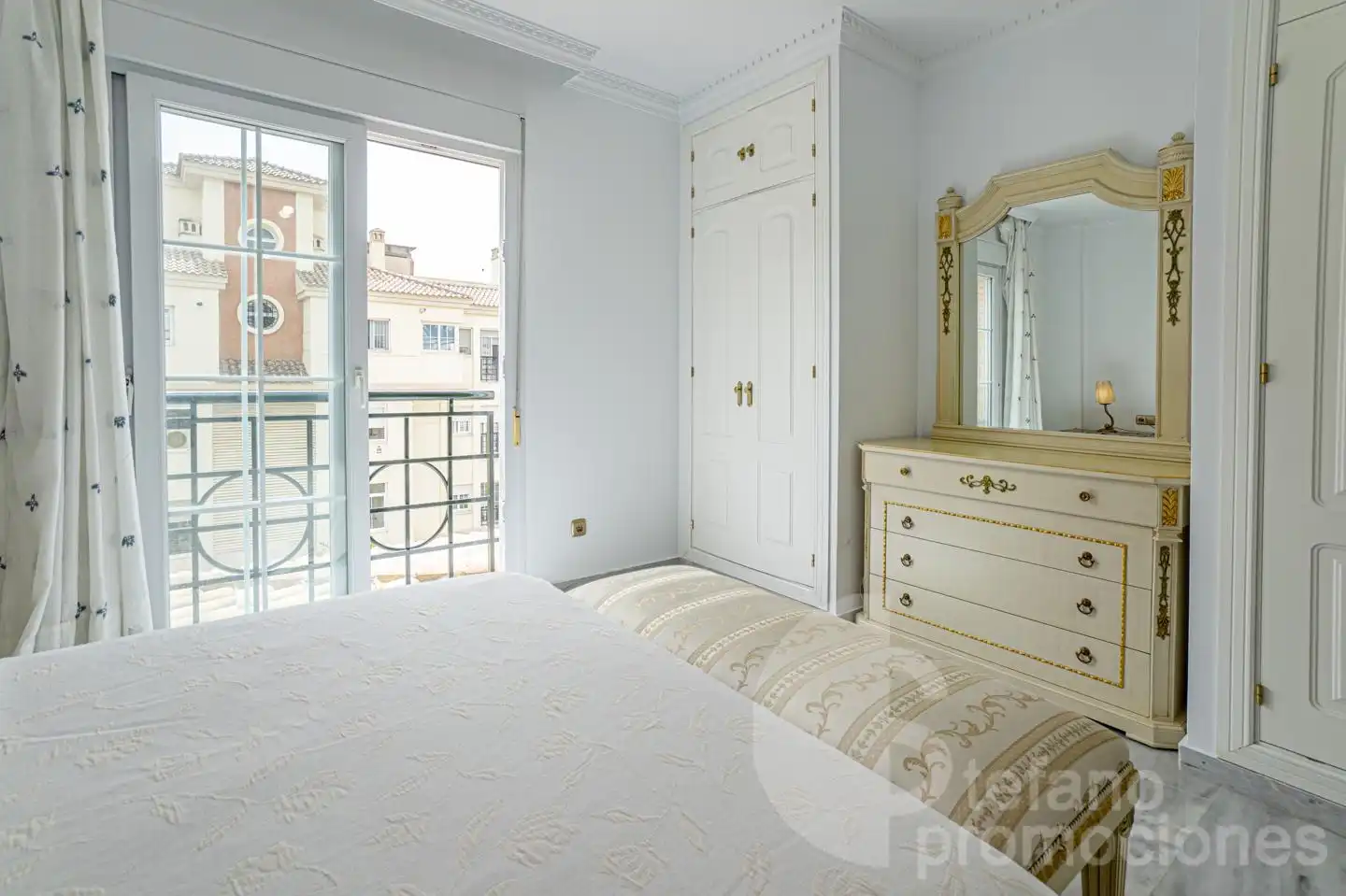 Habitación de Casa adosada en venta en Málaga con Aire acondicionado, Calefacción y Jardín privado