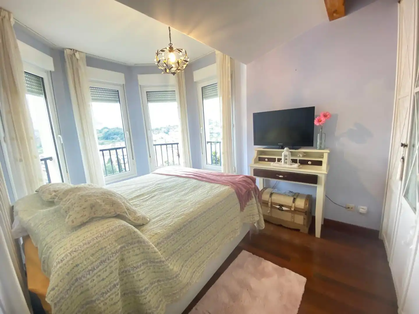 Bedroom of Detached homes for sale in Castro-Urdiales  with Heating, Private garden and Parquet flooring