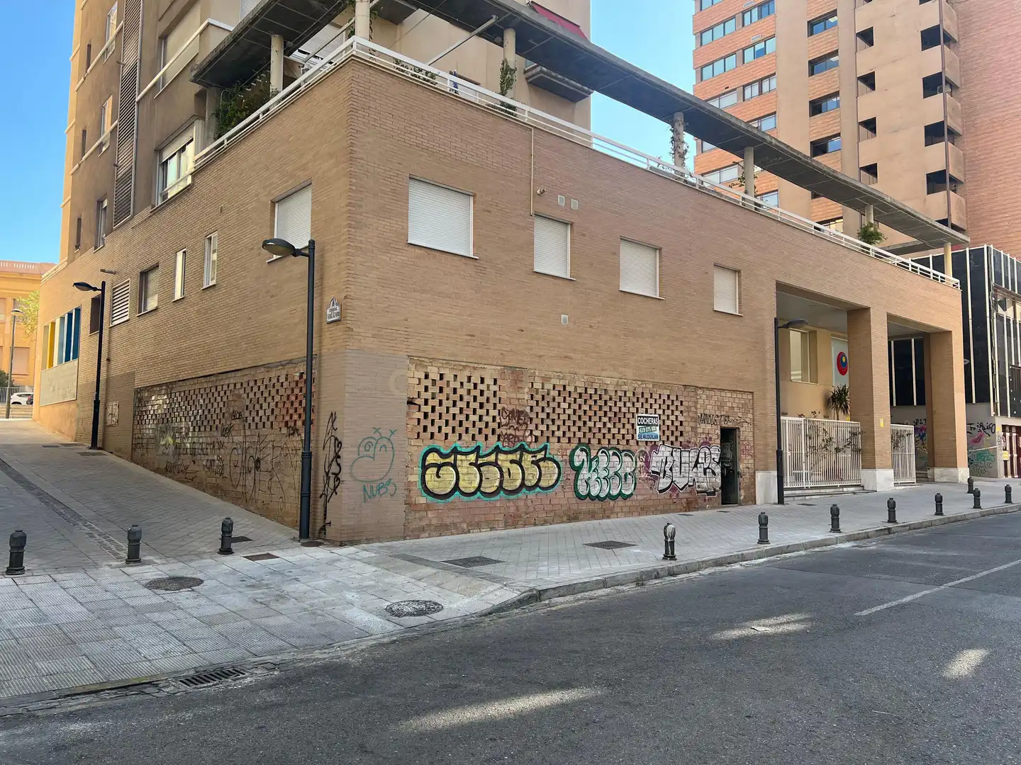 Vista exterior de Local de lloguer en Granada