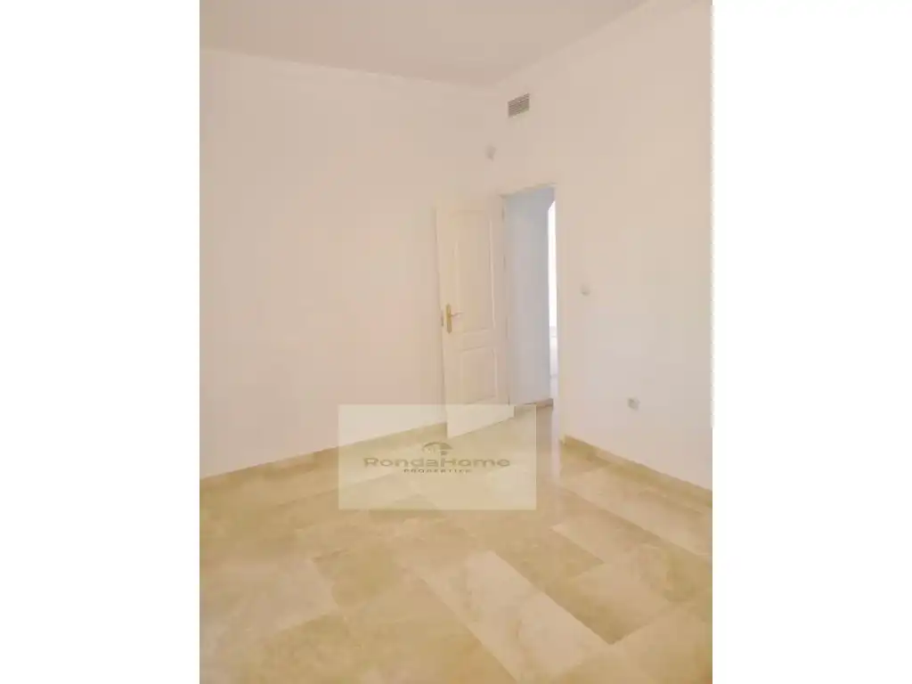 Flat with pool for sale in Nueva Andalucía, imagen 9