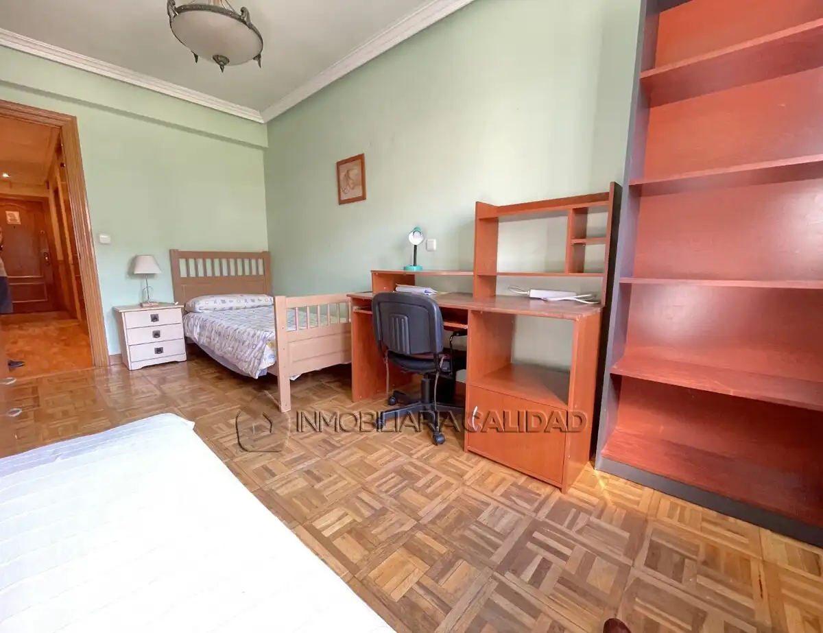 Bedroom of Flat for rent in Burgos  with Heating, Terrace and Furnished