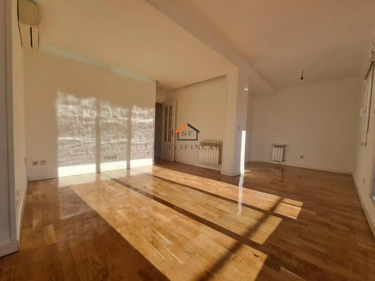 Sala d'estar de Àtic en venda en Madrid amb Aire condicionat, Calefacció i Terrassa