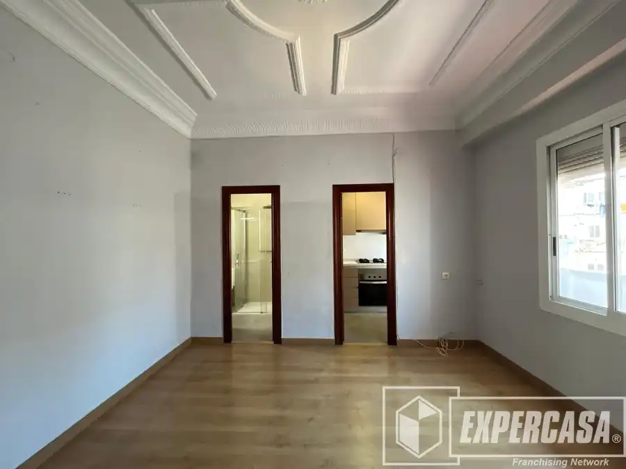 Sala d'estar de Pis en venda en Valencia amb Aire condicionat