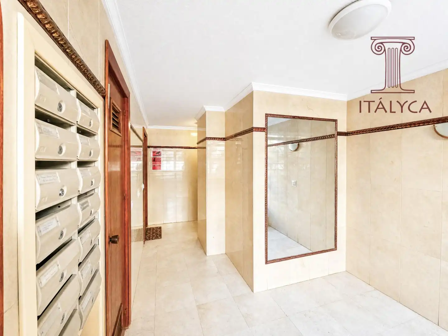 Bathroom of Flat for sale in Sevilla  with Air Conditioner, Heating and Terrace