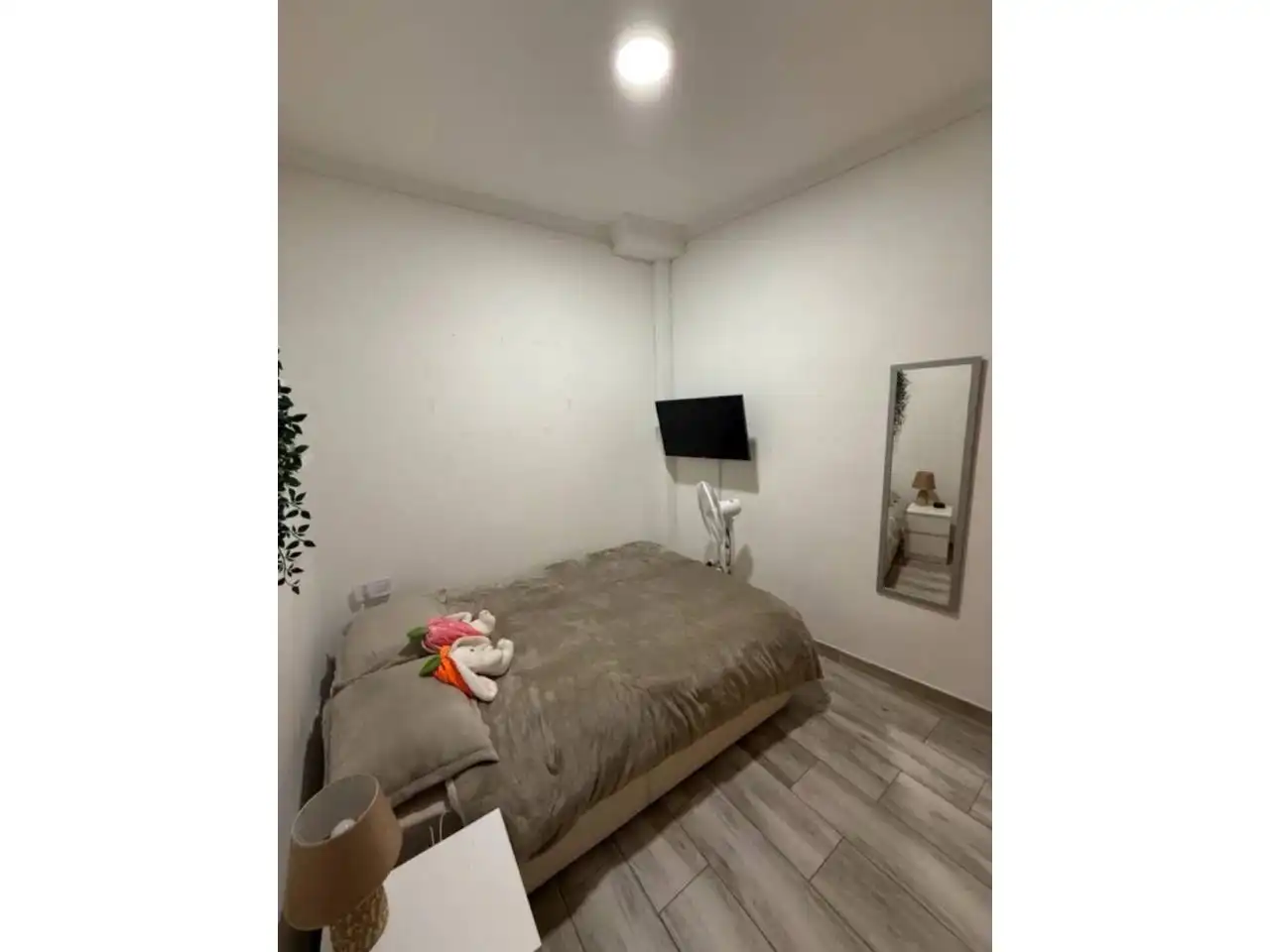 Dormitori de Estudi en venda en Cornellà de Llobregat amb Parquet i Moblat