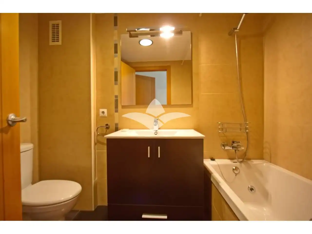 Baño de Piso en venta en Paterna con Aire acondicionado, Terraza y Trastero