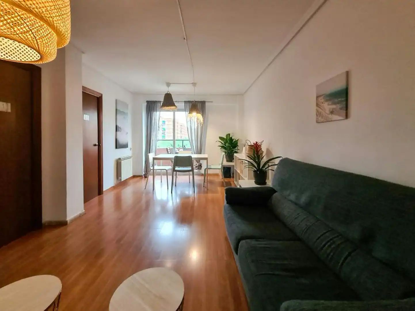 Sala d'estar de Pis de lloguer en  Valencia Capital amb Aire condicionat, Rentadora i TV