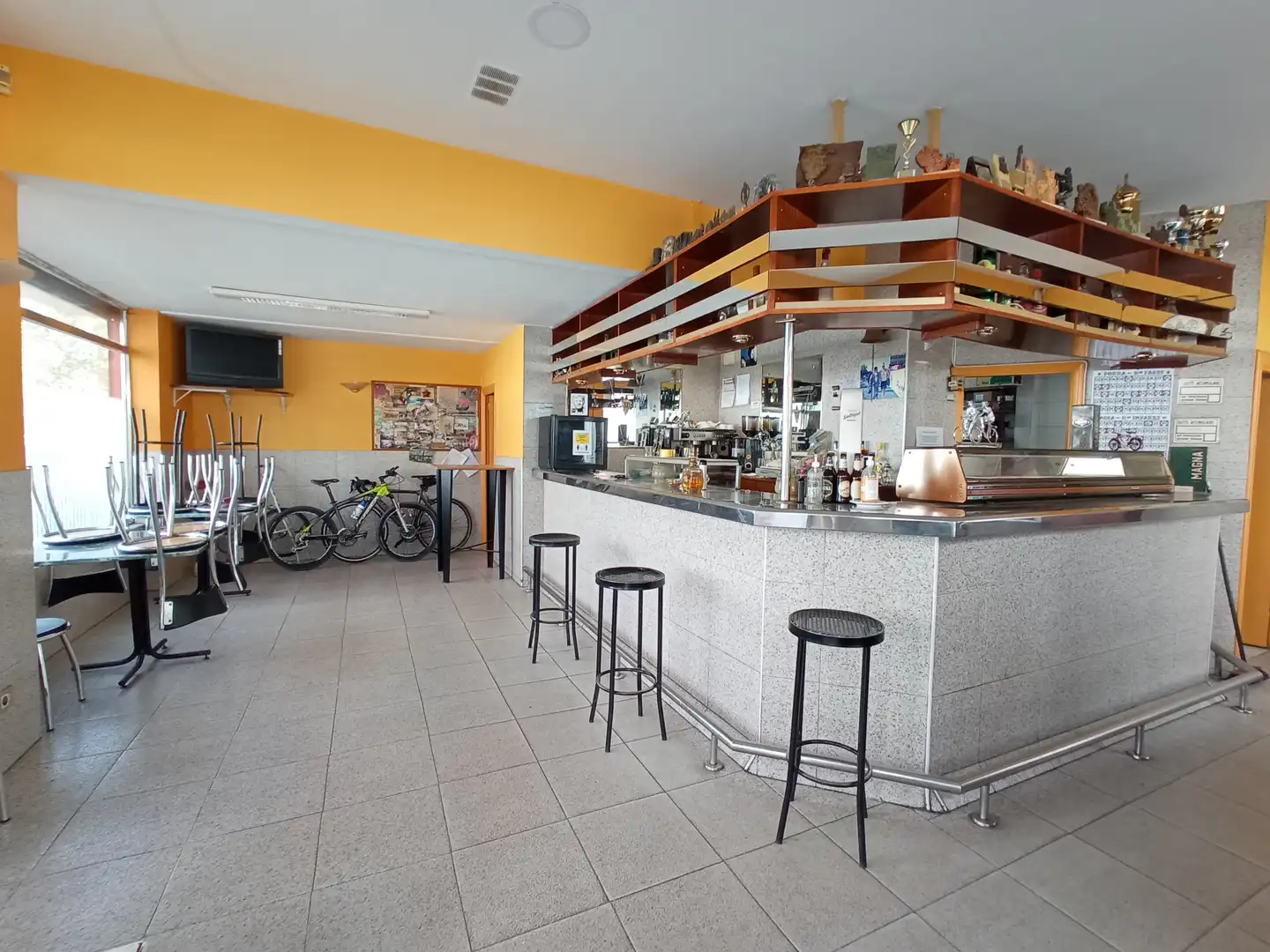 Local comercial en venda a Calle Esteban Sáez Alvarado, imagen 2