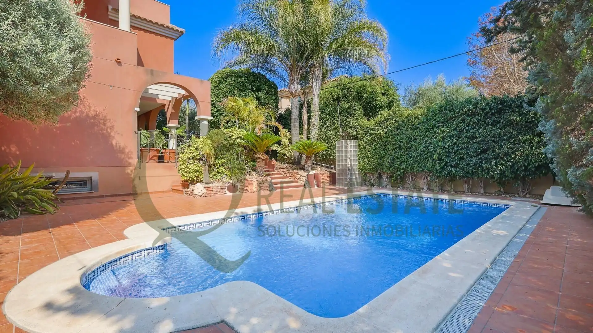Jardí de Casa o xalet en venda en Alicante / Alacant amb Calefacció, Jardí privat i Traster