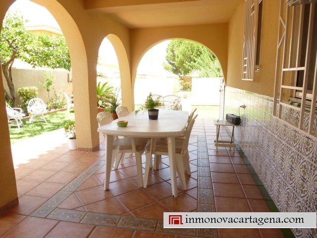 Casa-chalet en Venta en Los Urrutias