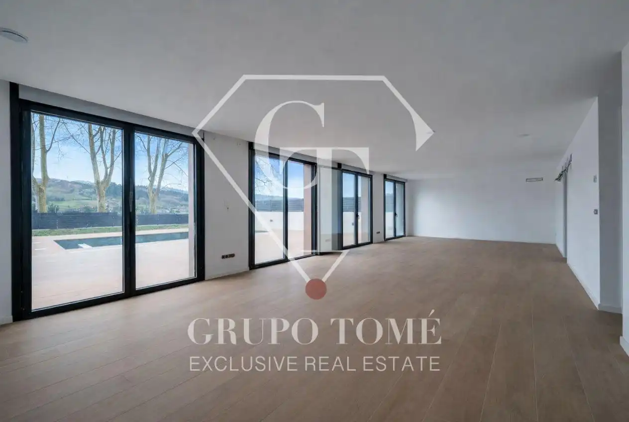 Sala d'estar de Casa adosada en venda en Zarautz amb Jardí privat, Terrassa i Piscina