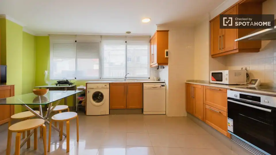 Cocina de Piso de alquiler en Valencia con Aire acondicionado, Calefacción y Amueblado