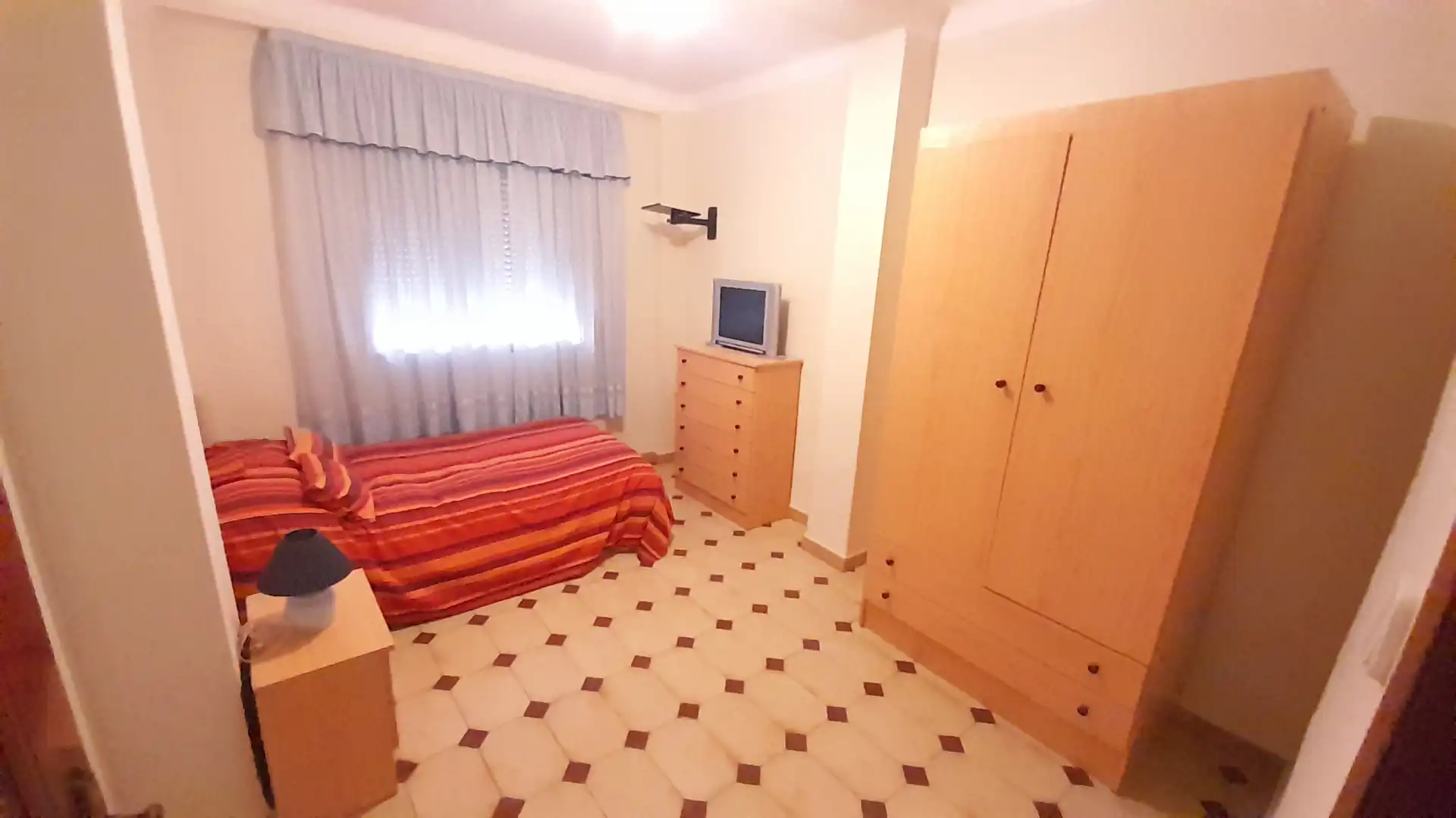 Habitación de Piso en venta en Vélez-Málaga con Calefacción, Terraza y Amueblado
