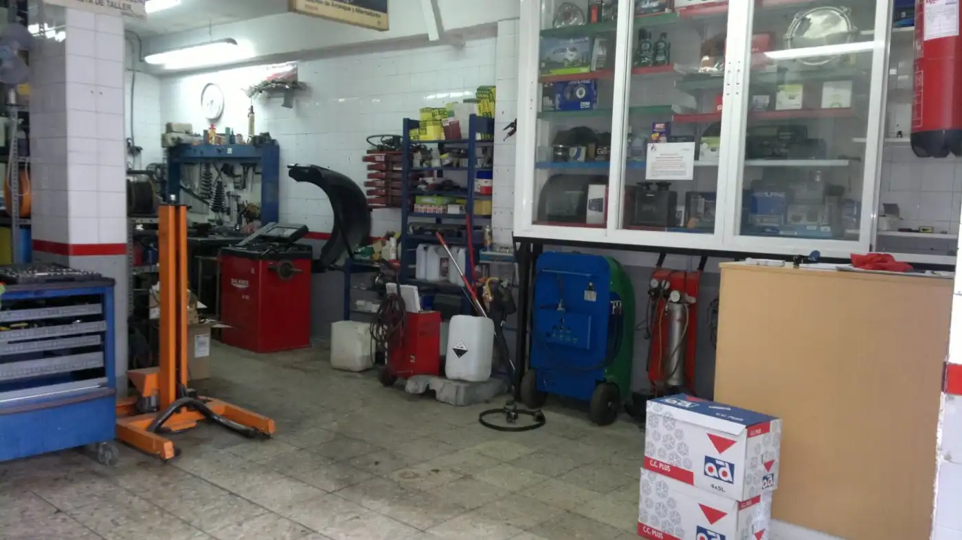 Commercial properties for sale in Móstoles  with Air Conditioner and Furnished