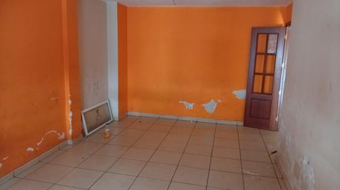 Foto 4 de Casa adosada en venta en Mondejar - Junquillos, La Línea de la Concepción