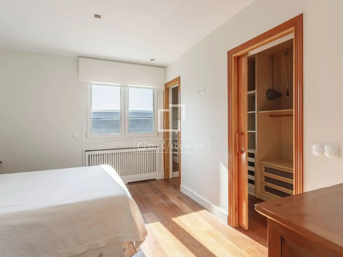 Schlafzimmer von Dachboden zur Miete in Madrid mit Klimaanlage, Heizung und Parkett