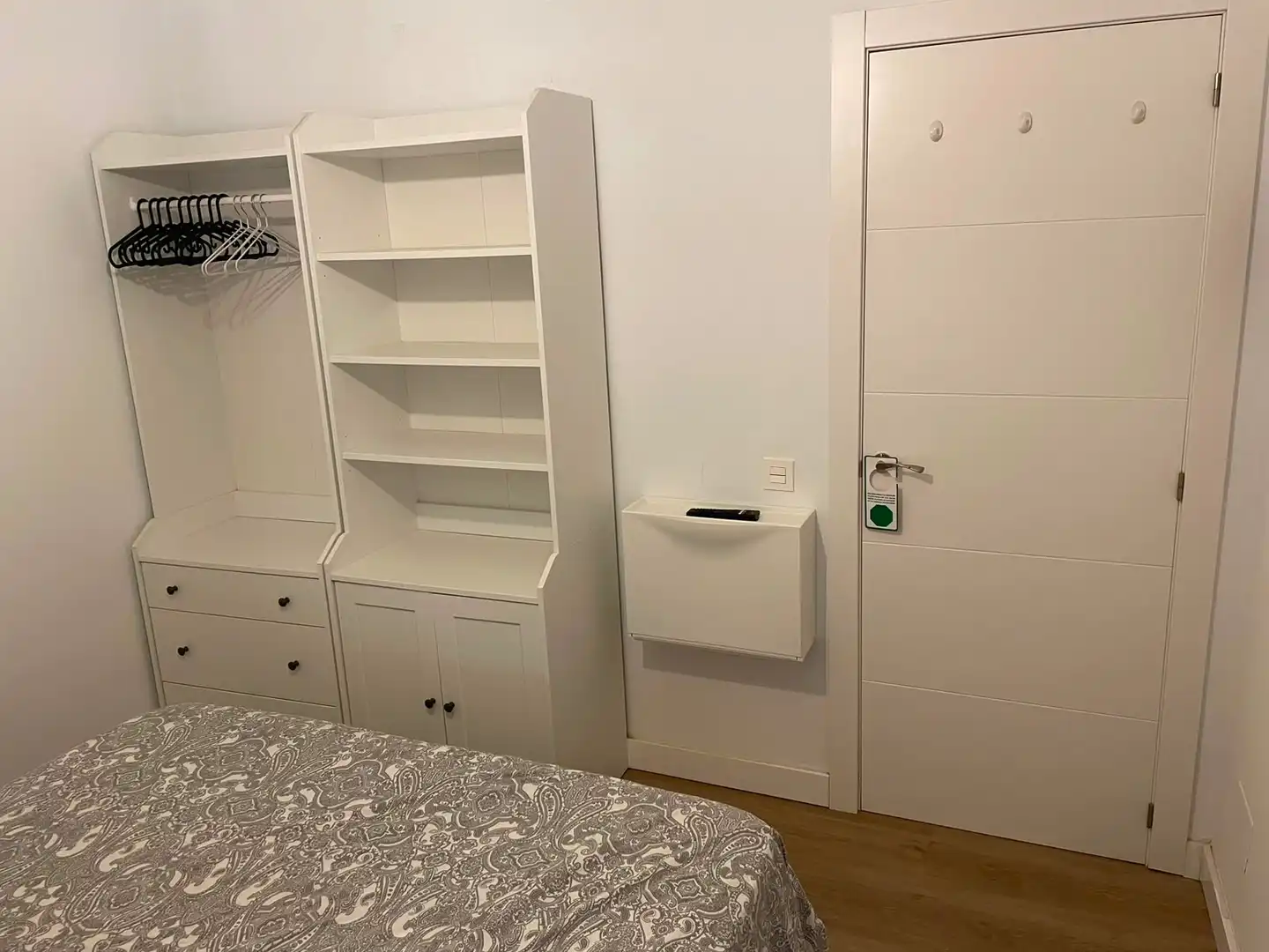 Dormitori de Pis de lloguer en Marbella amb Aire condicionat, Moblat i Rentadora