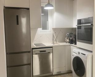 Cuina de Apartament de lloguer en  Barcelona Capital amb Calefacció, Forn i Rentadora