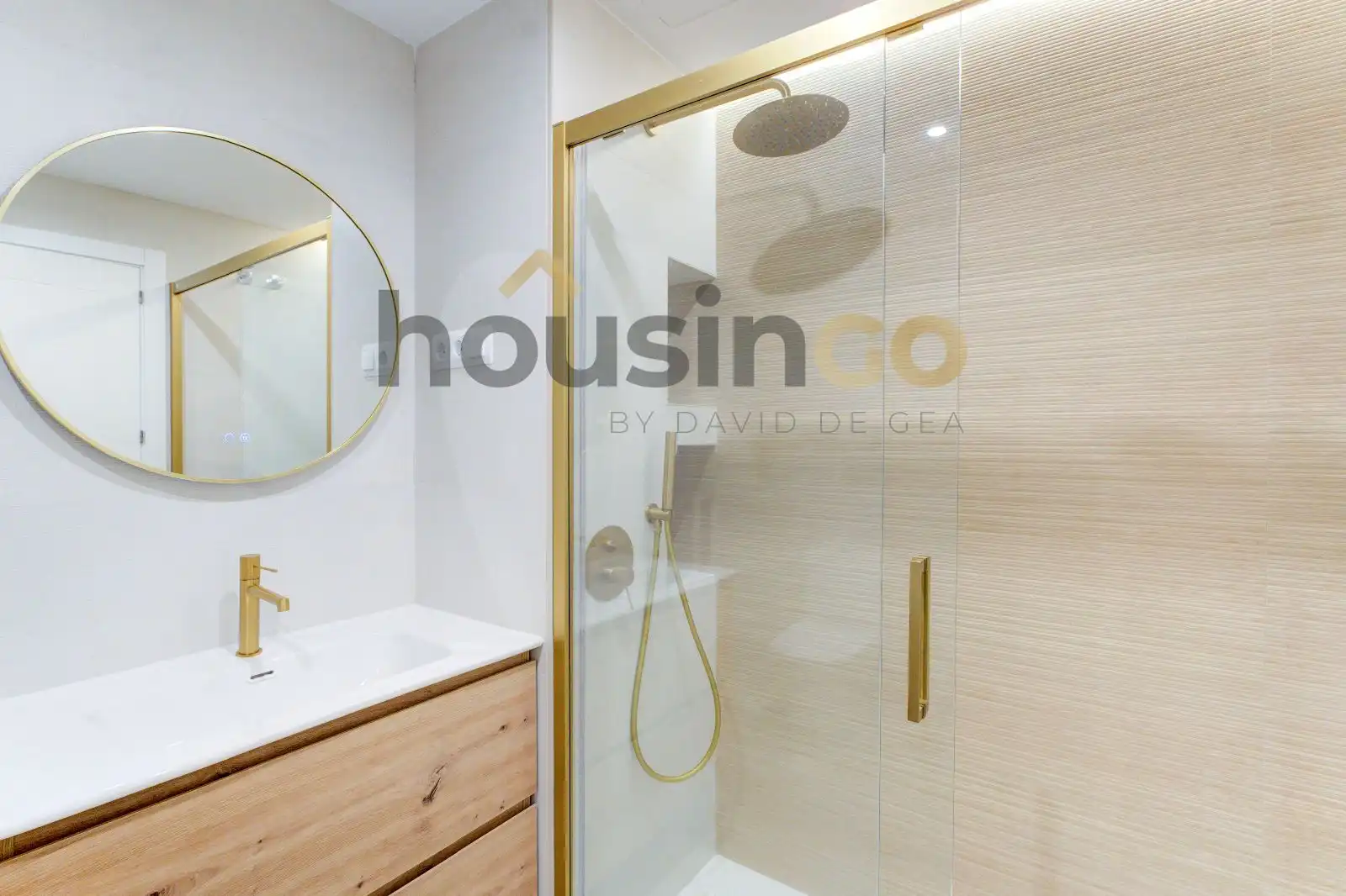 Bathroom of Flat for rent in Madrid  with Air Conditioner, Parquet flooring and Terrace