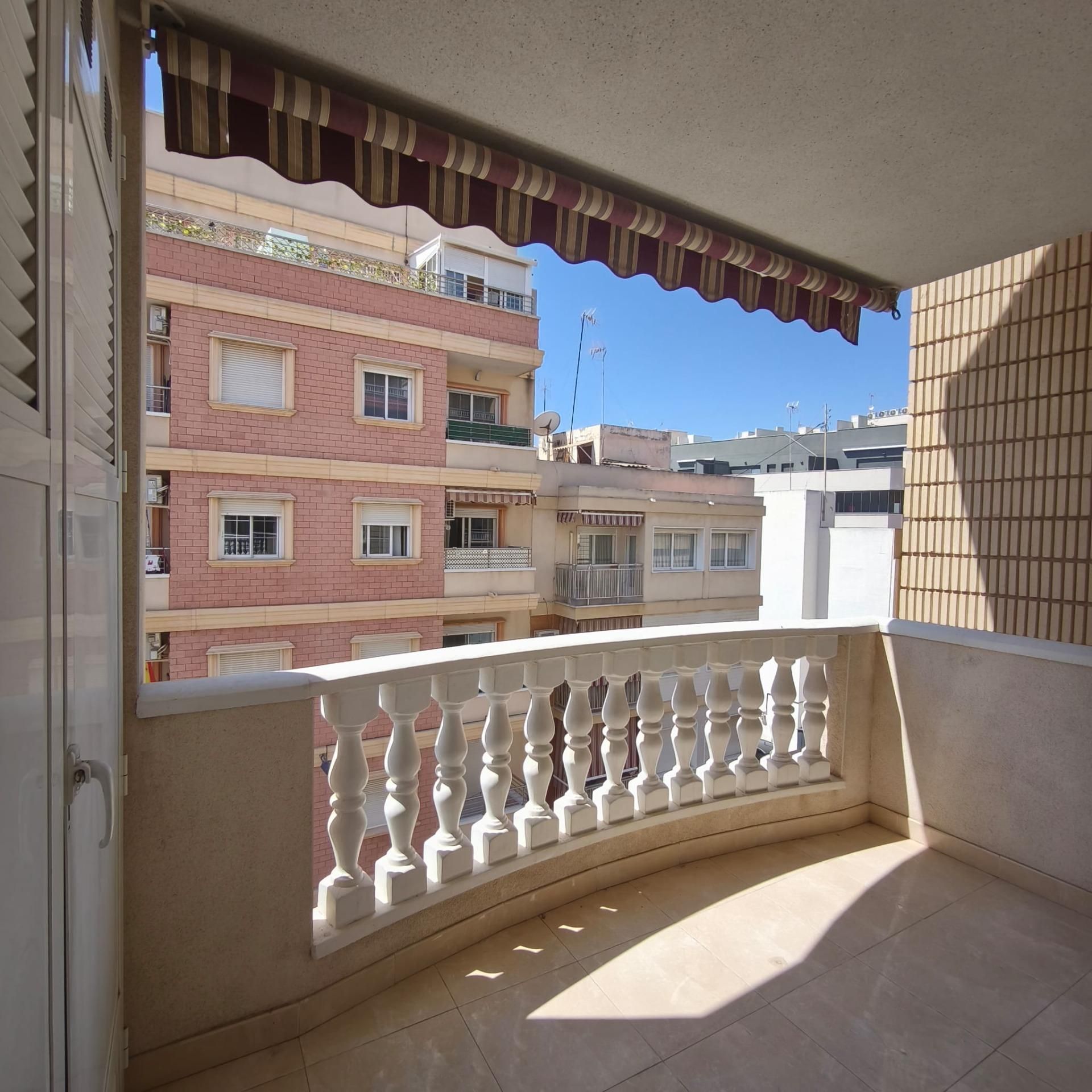 Vista exterior de Pis de lloguer en Torrevieja amb Aire condicionat, Calefacció i Terrassa