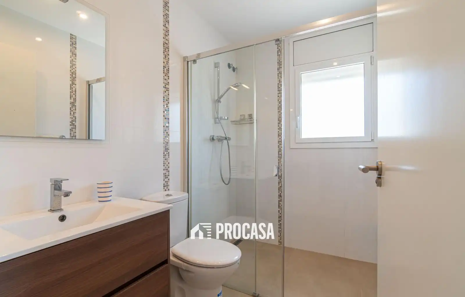 Bany de Casa o xalet en venda en Empuriabrava amb Aire condicionat, Piscina i Moblat