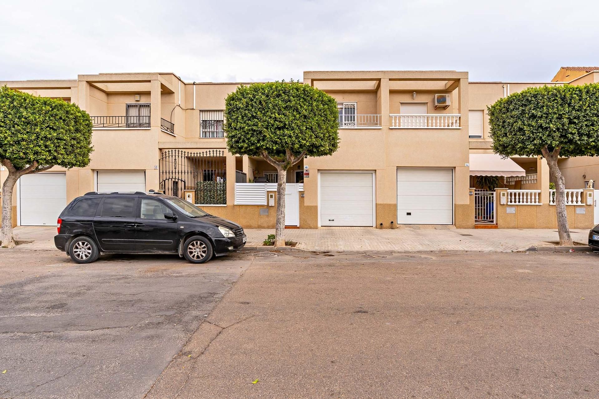 Vista exterior de Casa o xalet en venda en El Ejido amb Aire condicionat, Terrassa i Balcó