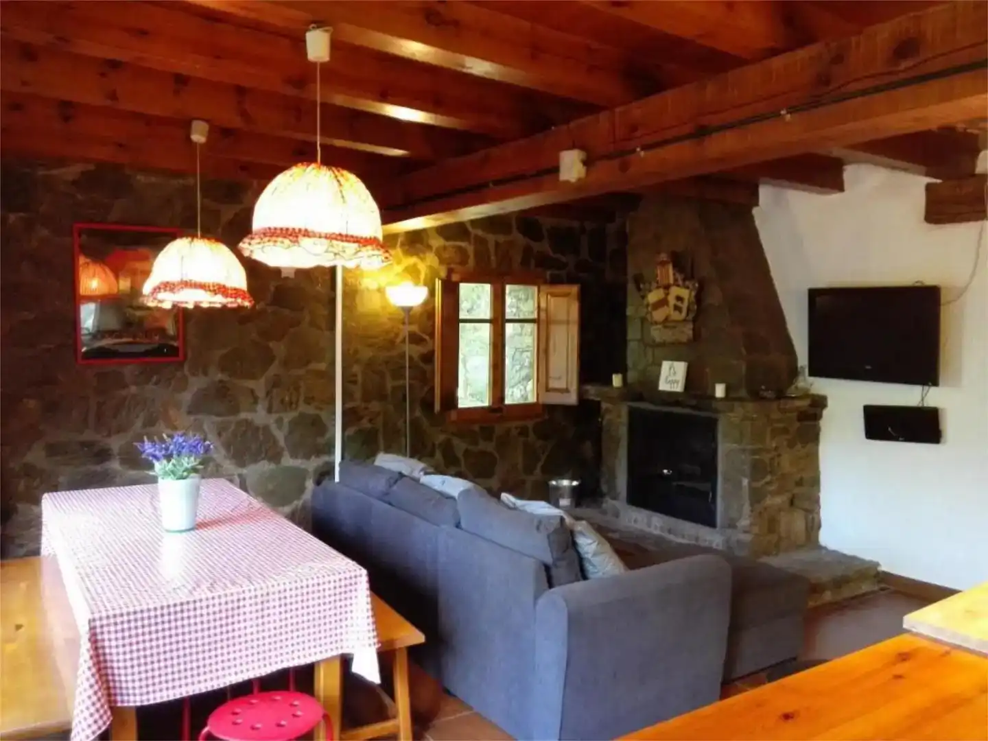 Sala d'estar de Finca rústica en venda en Planoles amb Balcó